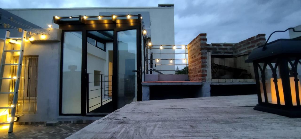 House With Large Terrace, Jacuzzi And Gated Parking For One Car Villa Montevideo Exterior photo